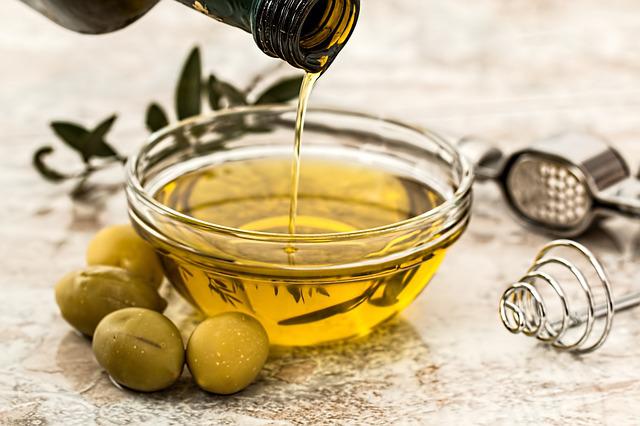 5 Benefits of Ayurvedic Oil for Hair - From Scalp To Scalp Treatment || Dr. Ajayita