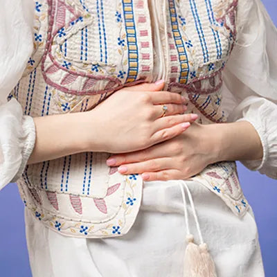 young_women_stomach_pain.webp